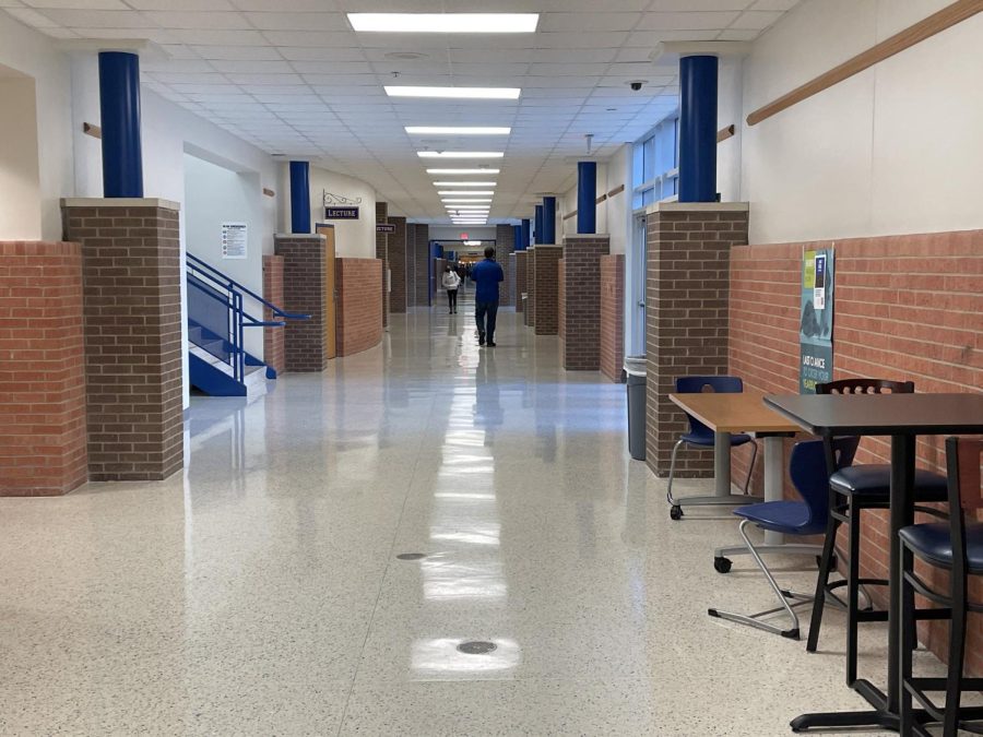Frisco High School hallway without Flex Time